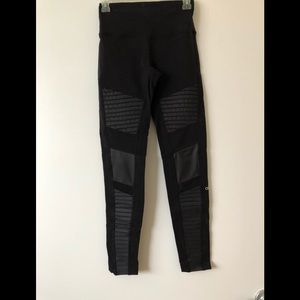 ALO YOGA MOTO LEGGINGS